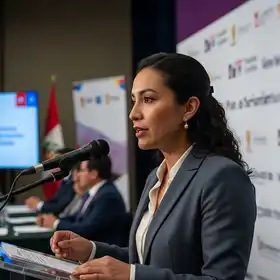 Estudiante leyendo sobre el Derecho internacional humanitario para mitigar los efectos de los conflictos